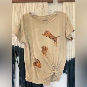 Vintage Canvas 
Size Small